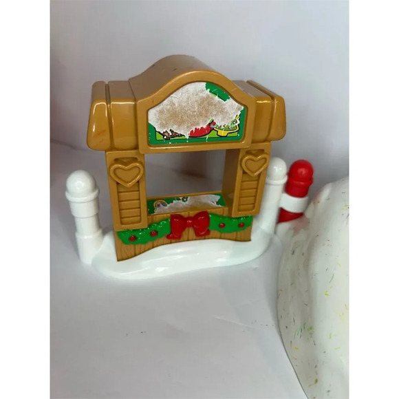 Fisher-Price Little People Christmas Tree Lighting Playset 4-7 Years - Picture 4 of 12